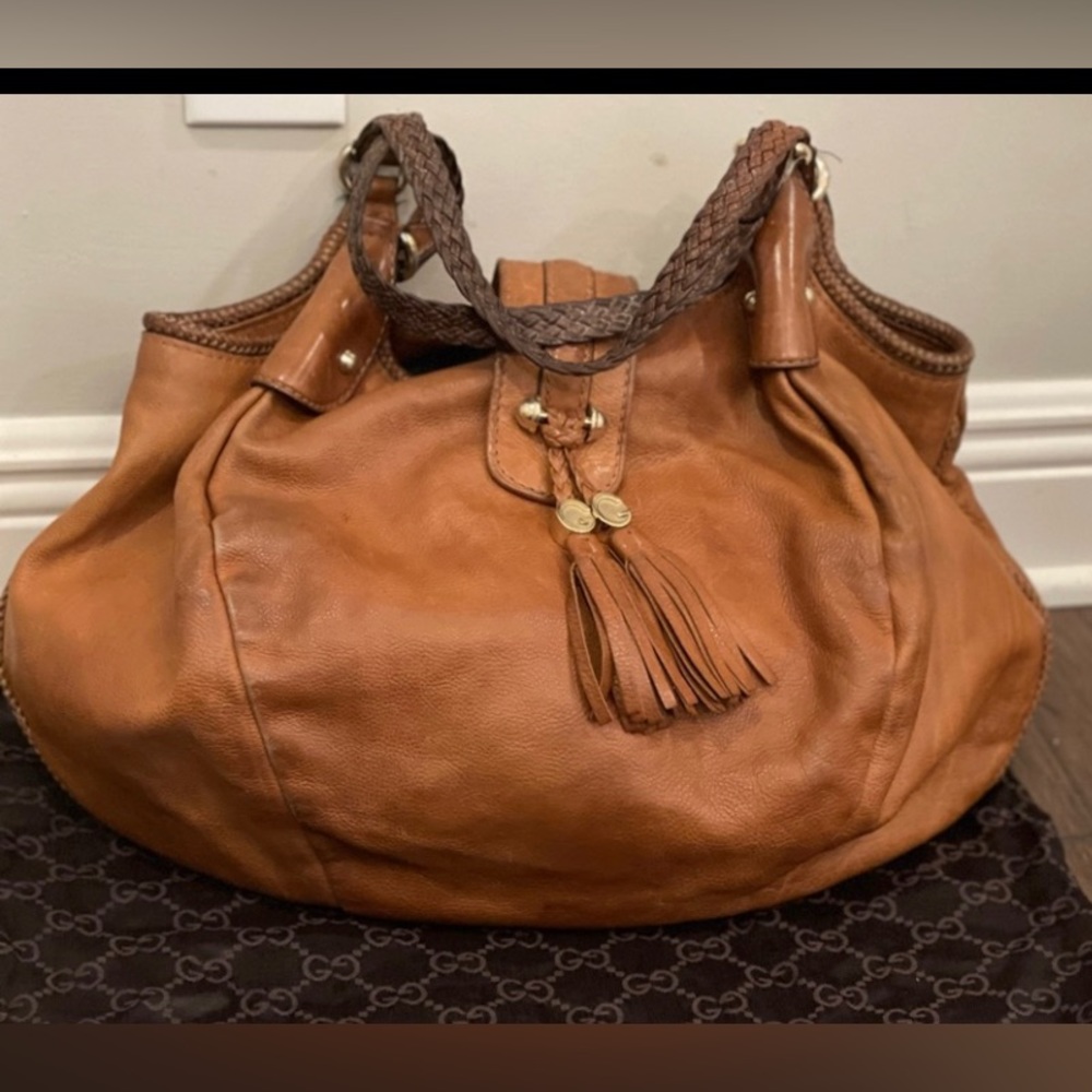 Gucci authentic designer leather handbag. Rare find  gorgeous bag